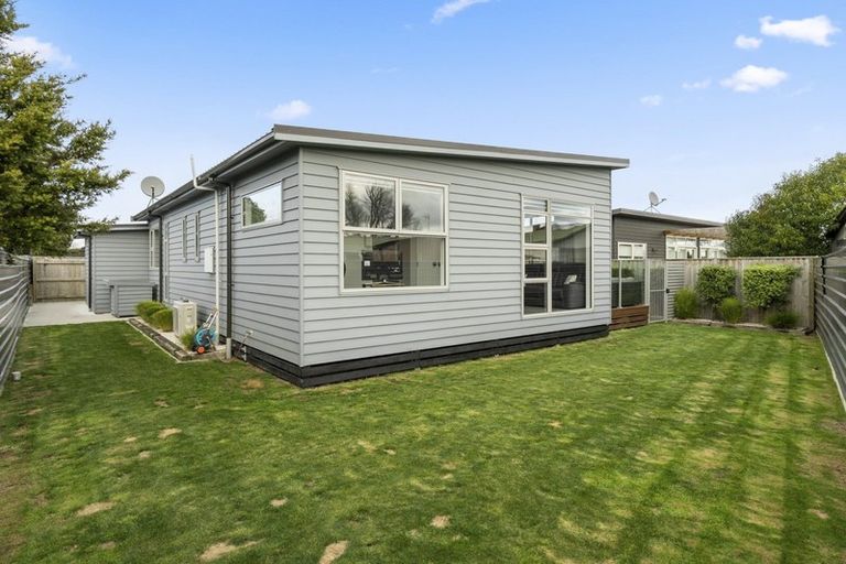 Photo of property in 58 Exeter Crescent, Takaro, Palmerston North, 4412
