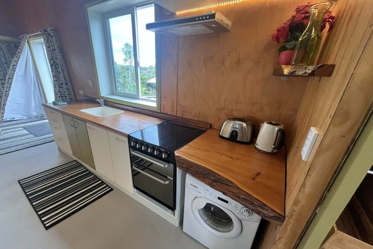 Photo of property in 51 Onewa Road, Northcote, Auckland, 0627
