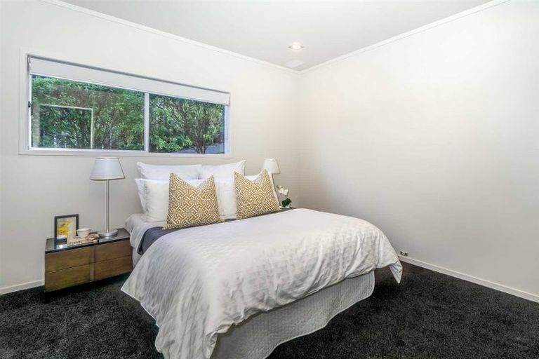 Photo of property in 42 Ravenwood Drive, Forrest Hill, Auckland, 0620
