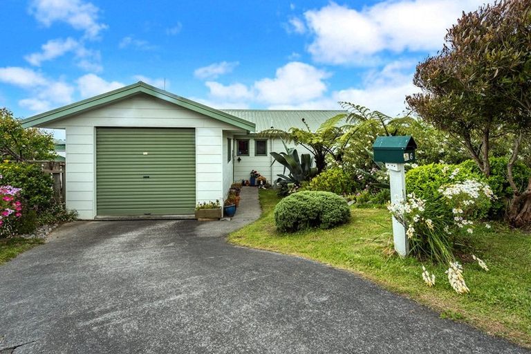 Photo of property in 16 Coventry Close, Ascot Park, Porirua, 5024