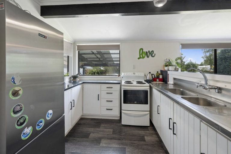 Photo of property in 29 Matthew Place, Kawaha Point, Rotorua, 3010