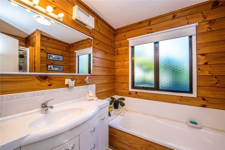 Photo of property in 1/10 Denby Lane, Northcote Point, Auckland, 0627