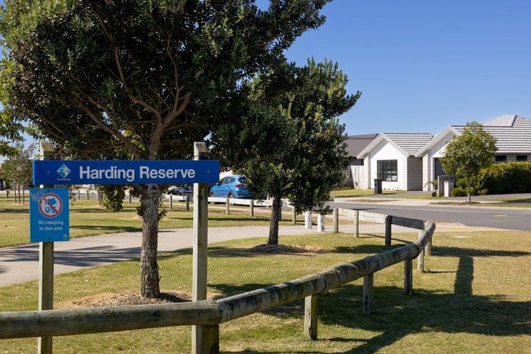 Photo of property in 6 Harding Drive, Papamoa Beach, Papamoa, 3118