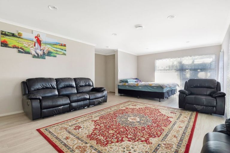 Photo of property in 32 Sarteano Drive, Manurewa, Auckland, 2105