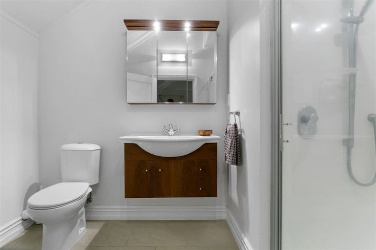 Photo of property in 2/4 Stratford Avenue, Milford, Auckland, 0620