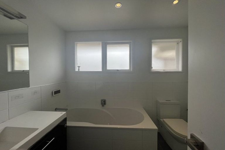 Photo of property in 11 Holt Avenue, Torbay, Auckland, 0630