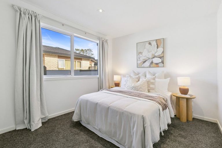 Photo of property in 11a Pinkerton Grove, Newlands, Wellington, 6037