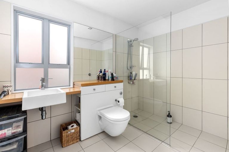 Photo of property in 3/16 Oriental Terrace, Oriental Bay, Wellington, 6011