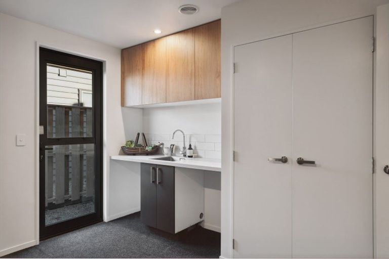 Photo of property in 5 Matakanui Lane, Wanaka, 9305