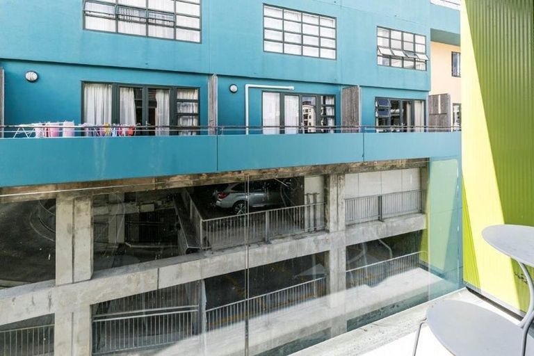 Photo of property in Dual Apartments, 403/142u Vivian Street, Te Aro, Wellington, 6011