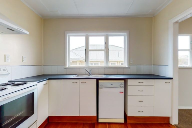 Photo of property in 26 Robert Street, Newlands, Wellington, 6037