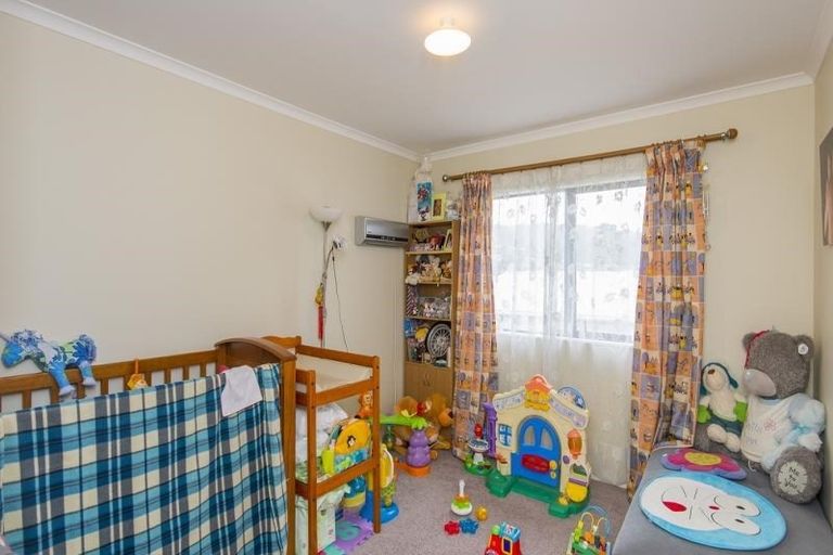 Photo of property in 14 Cresswell Place, Johnsonville, Wellington, 6037