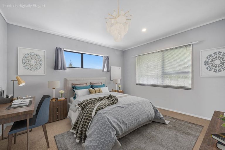 Photo of property in 2/52 Stanley Road, Glenfield, Auckland, 0629