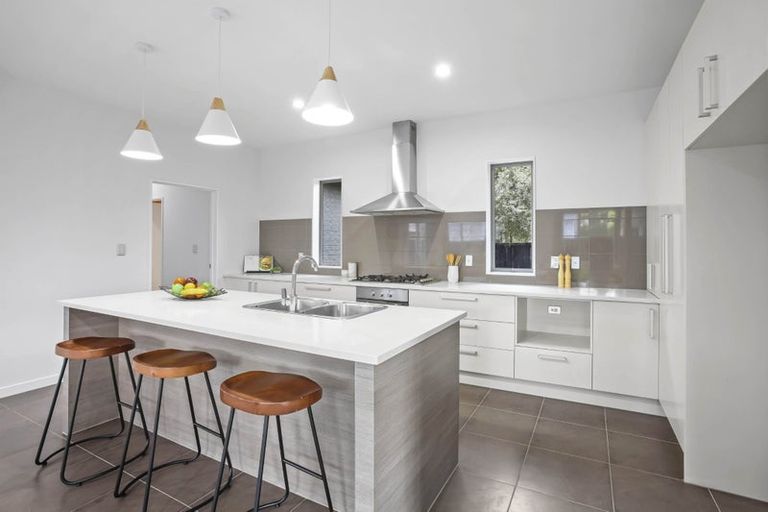 Photo of property in 108 Simpson Road, Henderson Valley, Auckland, 0614