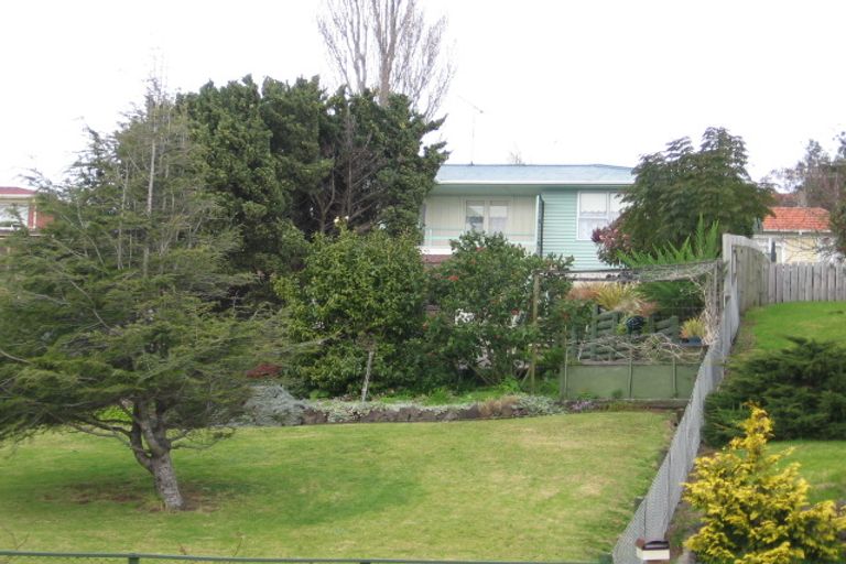 Photo of property in 9 Awaroa Road, Helensville, 0800