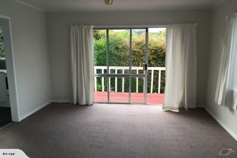 Photo of property in 2/13 Dolbear Street, Titirangi, Auckland, 0604