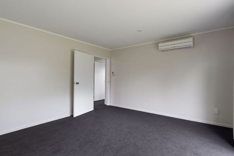 Photo of property in 21 Logan Way, Kelvin Grove, Palmerston North, 4414