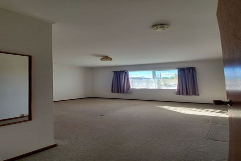 Photo of property in 2/56 Rimu Street, New Lynn, Auckland, 0600