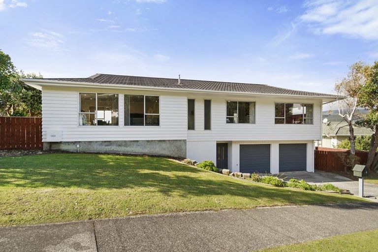 Photo of property in 4 Saint Aidans Way, Tawa, Wellington, 5028