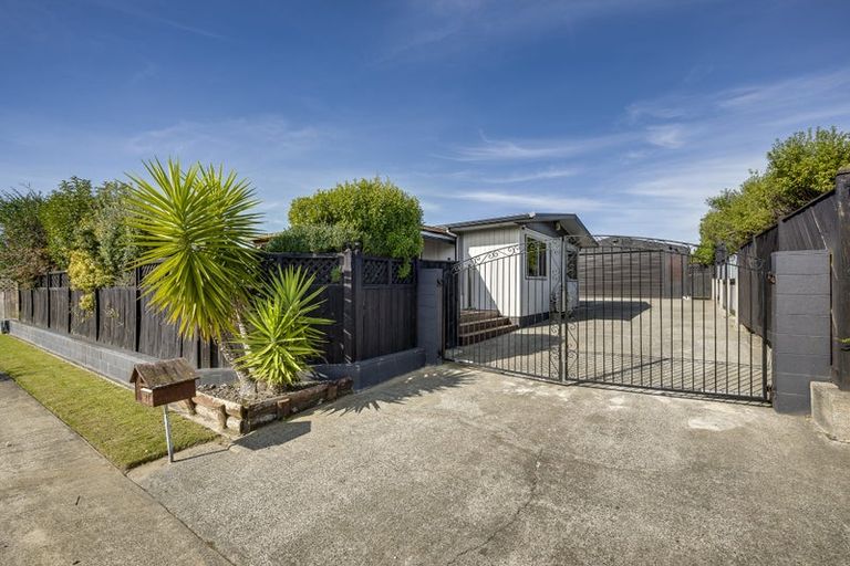Photo of property in 37 Tait Drive, Greenmeadows, Napier, 4112