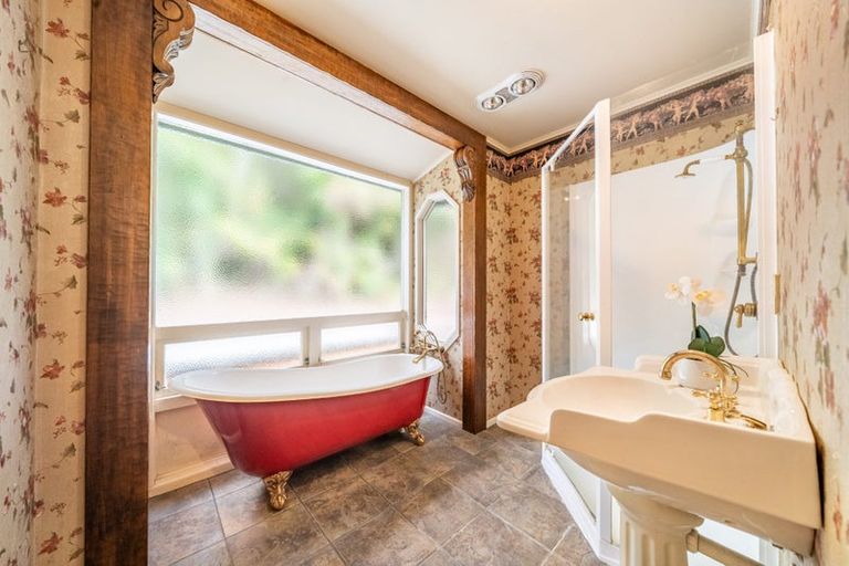 Photo of property in 99 Pinehaven Road, Pinehaven, Upper Hutt, 5019