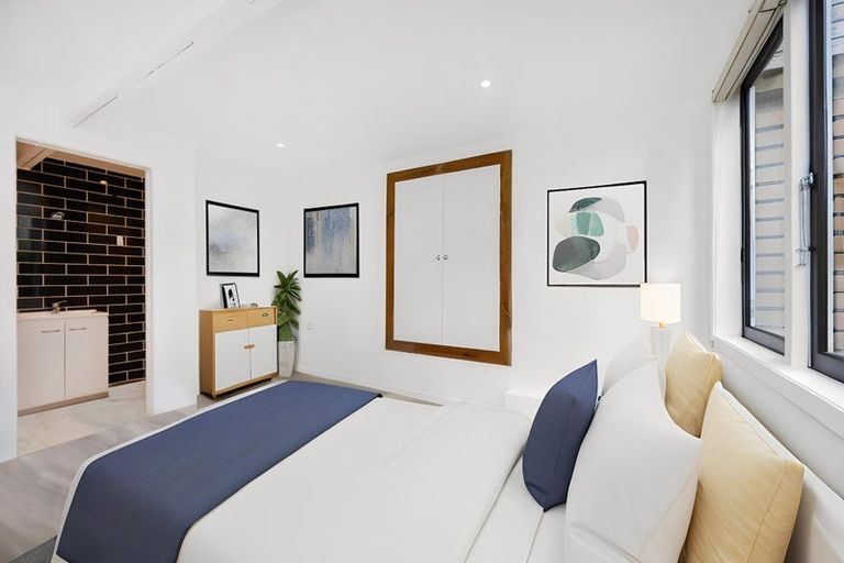 Photo of property in 44 Hogans Road, Glenfield, Auckland, 0629