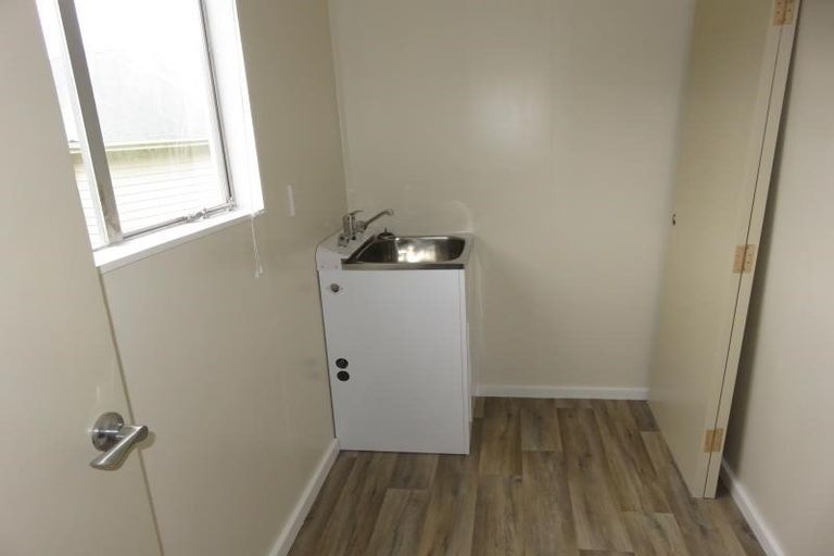 Photo of property in 27 Stewart Drive, Newlands, Wellington, 6037