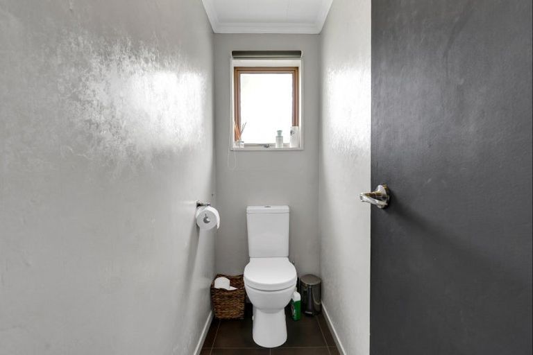 Photo of property in 1 Tainui Terrace, Inglewood, 4330