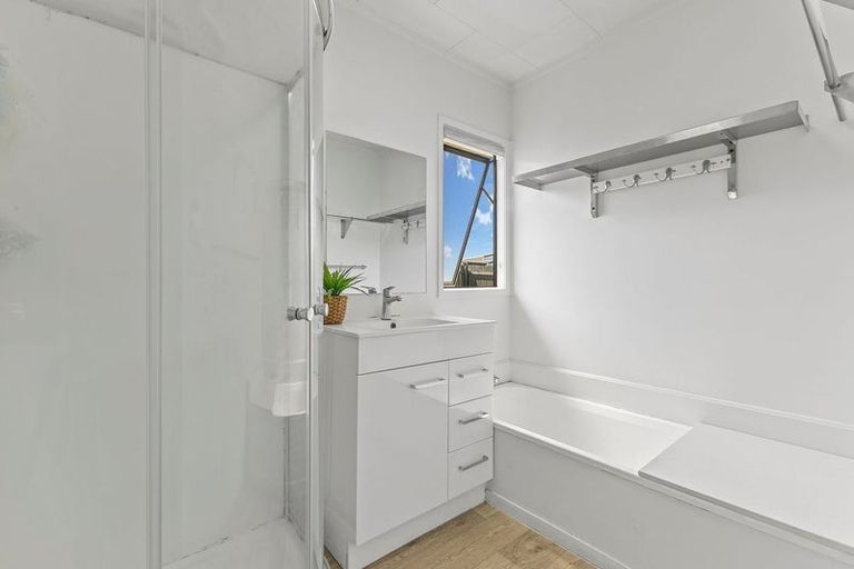 Photo of property in 213 Mahia Road, Wattle Downs, Auckland, 2103