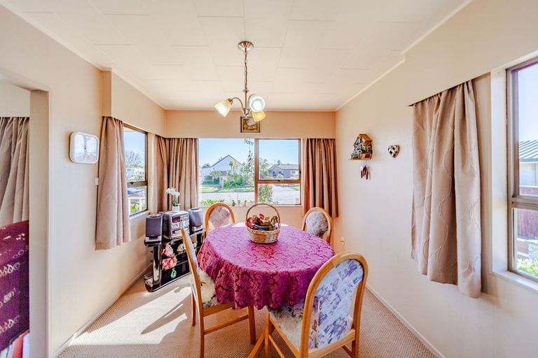 Photo of property in 37 Donegal Crescent, Tamatea, Napier, 4112