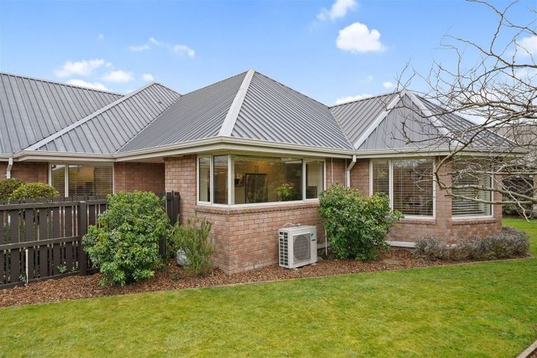 Photo of property in 43 Apsley Drive, Avonhead, Christchurch, 8042