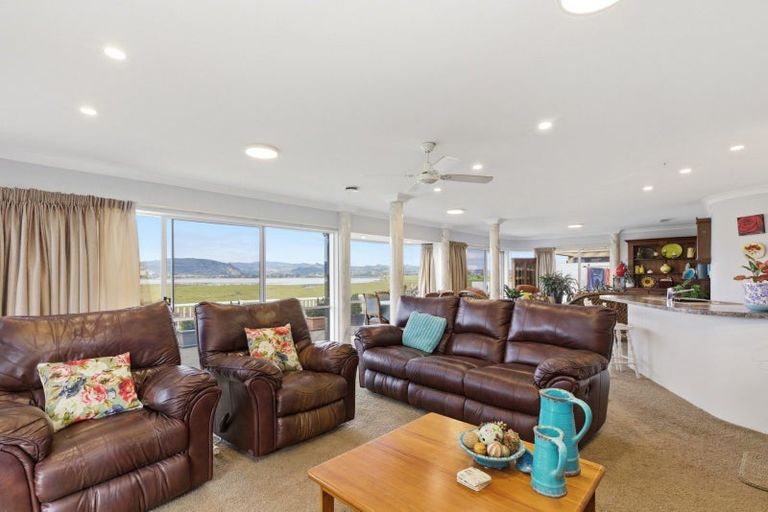 Photo of property in 9 Phoenix Heights, Mount Maunganui, 3116