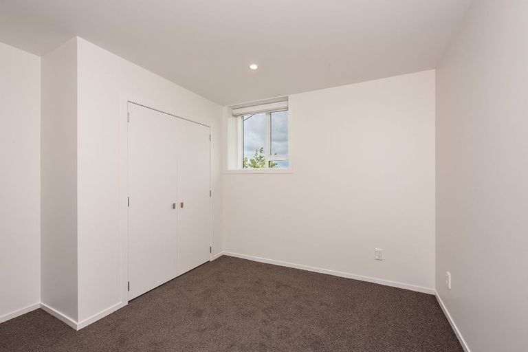 Photo of property in 25f2 Kitchener Terrace, Johnsonville, Wellington, 6037