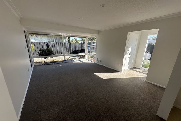 Photo of property in 91 Memorial Avenue, Ilam, Christchurch, 8053
