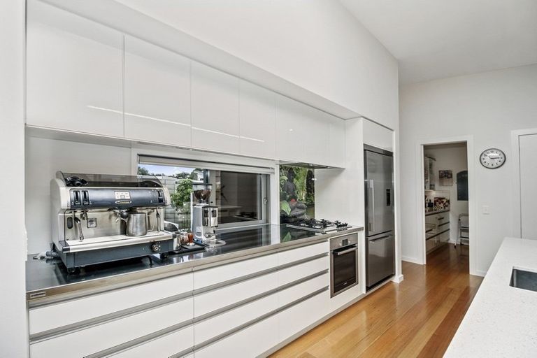 Photo of property in 10 Convent Road, Bluff Hill, Napier, 4110