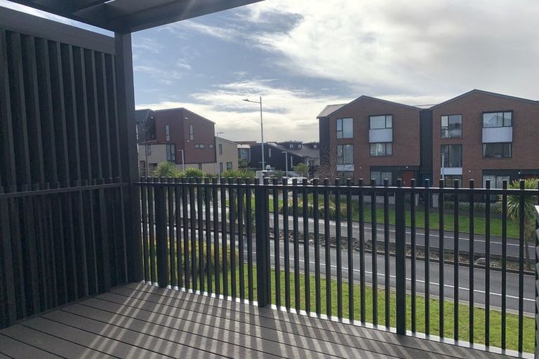 Photo of property in 3/2 Rangitamiro Place, Hobsonville, Auckland, 0616