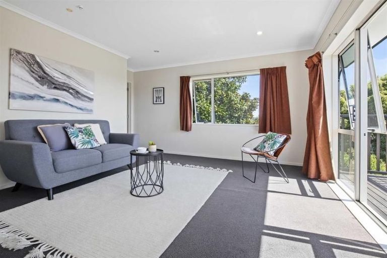 Photo of property in 16 Pono Place, Waiuku, 2123