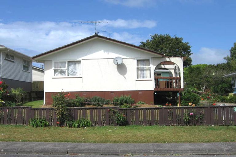 Photo of property in 9 Barnfield Place, Glendene, Auckland, 0602