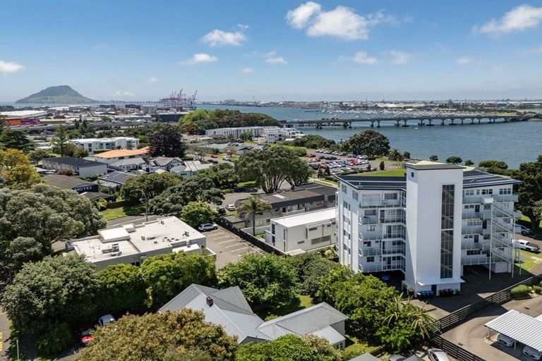 Photo of property in 3/22 Cliff Road, Tauranga, 3110