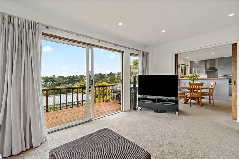 Photo of property in 2/4 Helvetia Drive, Browns Bay, Auckland, 0630