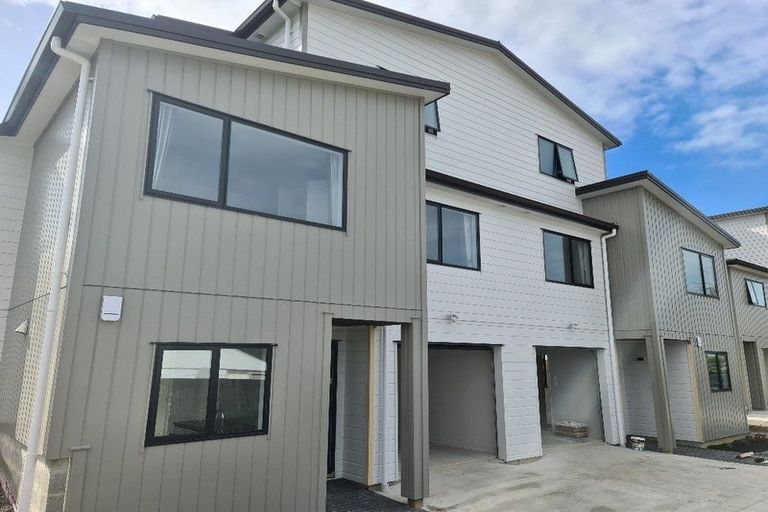 Photo of property in 26a Athena Drive, Totara Vale, Auckland, 0629