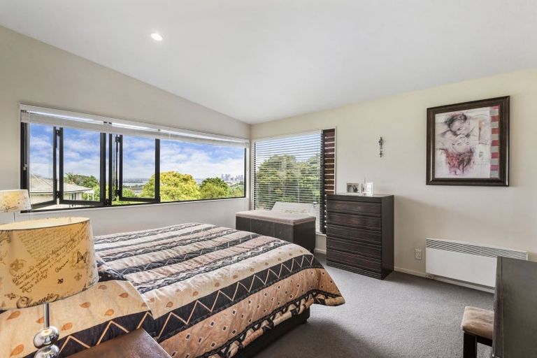 Photo of property in 3/71 Pupuke Road, Northcote, Auckland, 0627