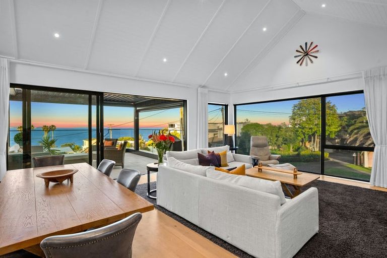 Photo of property in 10 Vaughan Crescent, Murrays Bay, Auckland, 0630