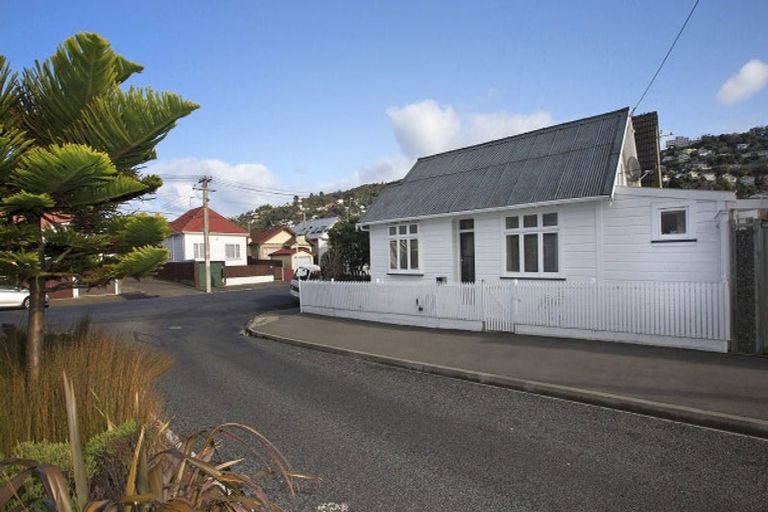 Photo of property in 63 Endeavour Street, Lyall Bay, Wellington, 6022