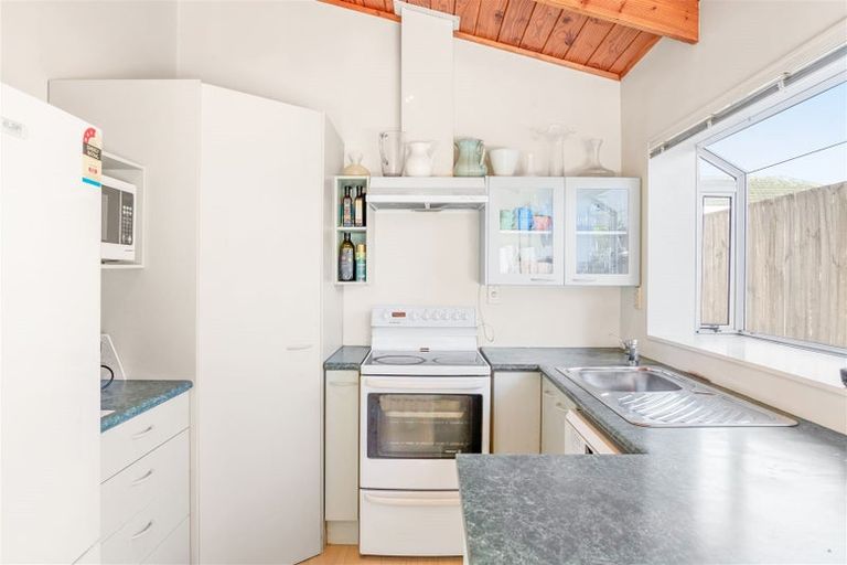 Photo of property in 25 Neil Avenue, Te Atatu Peninsula, Auckland, 0610