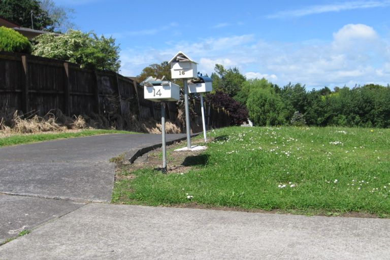 Photo of property in 16 Beaufort Place, Papatoetoe, Auckland, 2025