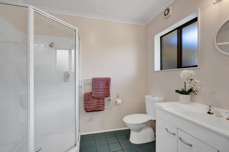 Photo of property in 102 Branch Road, Highlands Park, New Plymouth, 4312