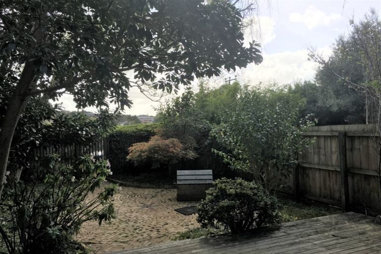 Photo of property in 2/25 Archers Road, Hillcrest, Auckland, 0629