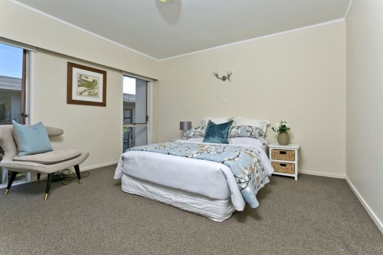 Photo of property in 61 Merriefield Avenue, Forrest Hill, Auckland, 0620