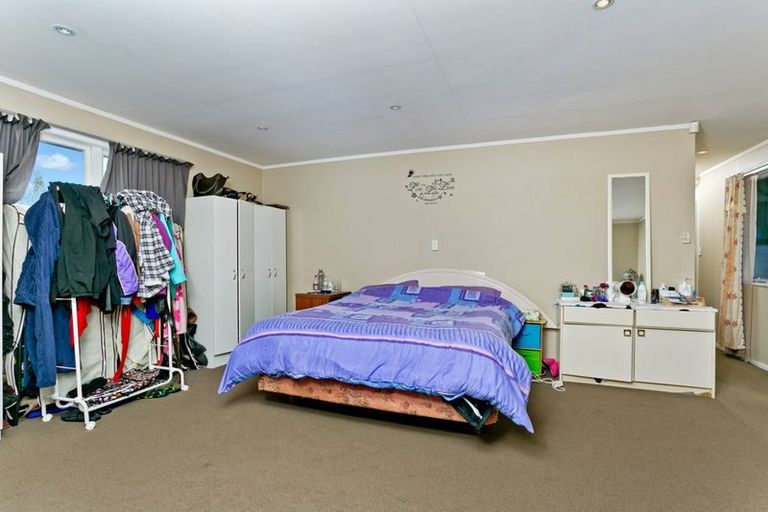 Photo of property in 8 Statesman Street, Henderson, Auckland, 0612